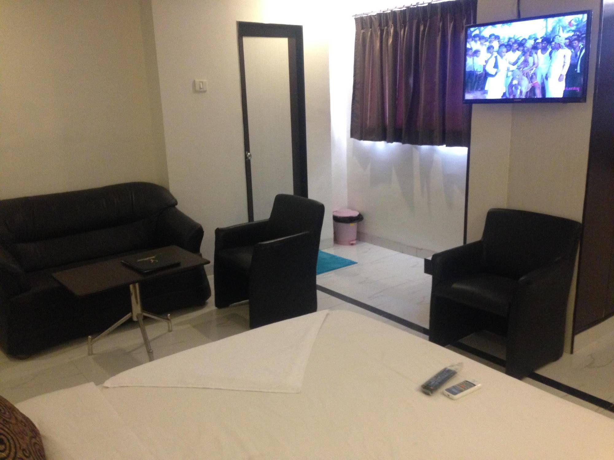 Hotel Sai Kripa Imperial Daman Esterno foto
