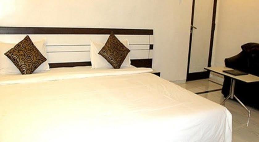 Hotel Sai Kripa Imperial Daman Esterno foto